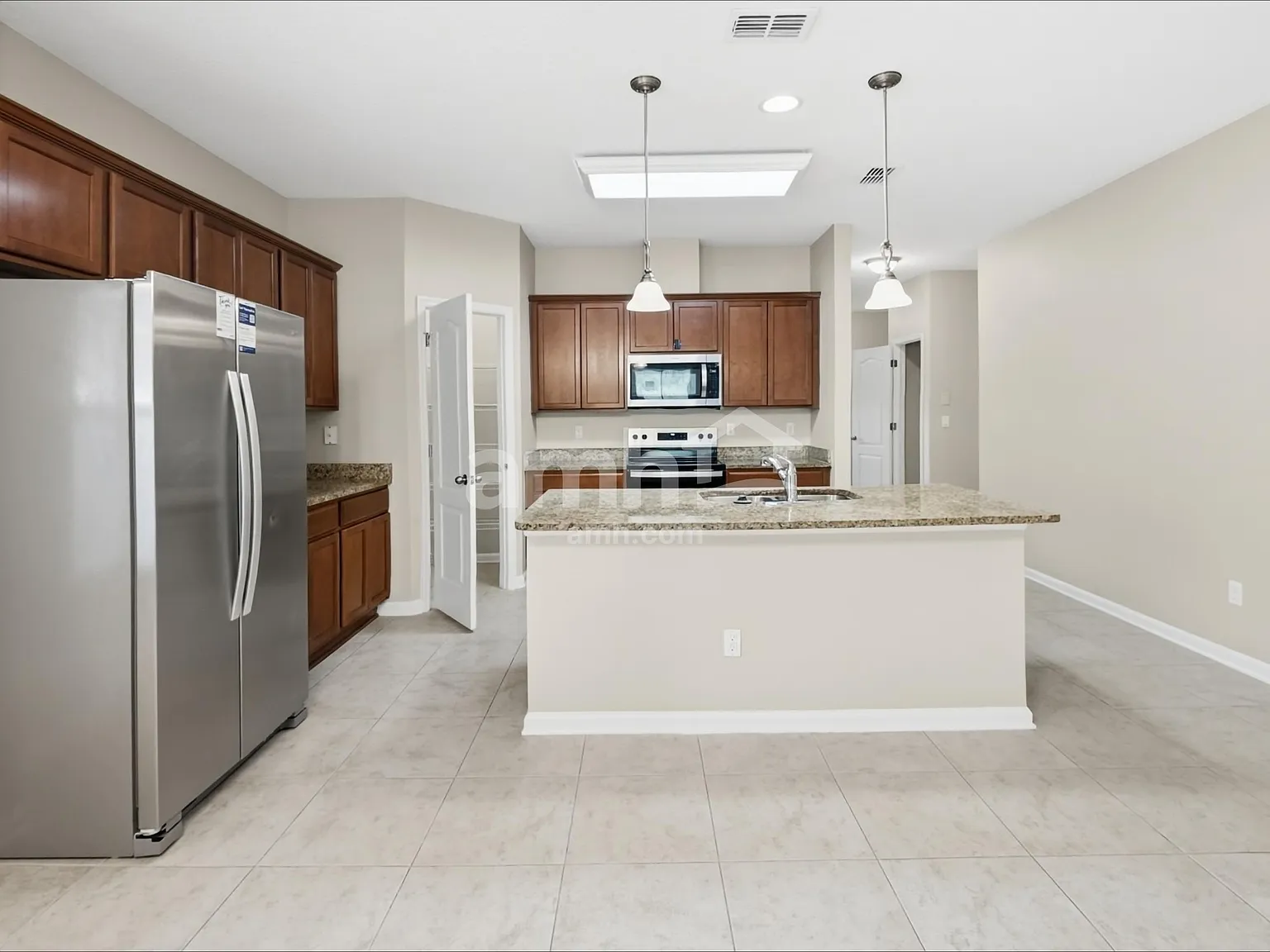 4 bed, 2.0 bath, 2139 sqft, $2,310 — Photo 4
