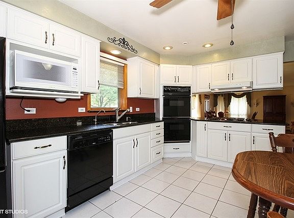 3rd image of 15698 Laramie Ave