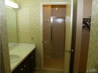 318 Carver Dr, Bethlehem, PA 18017