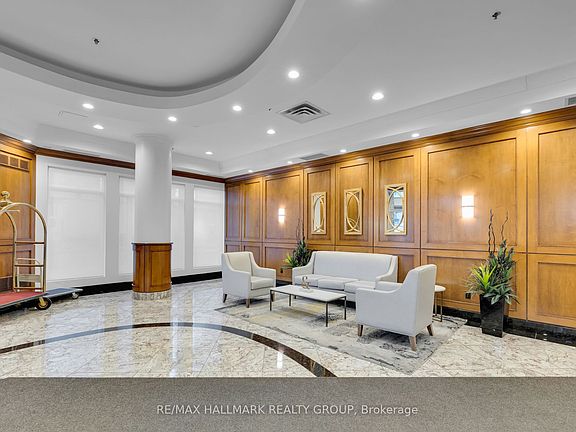 5th image of 242 Rideau St #803
