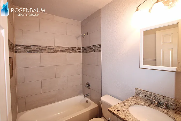 550 W 9th St #1 — Photo 8