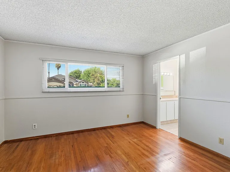 5880 Taormino Ave — Photo 32