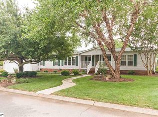 28 Glenmont Ln, Greenville, SC 29607