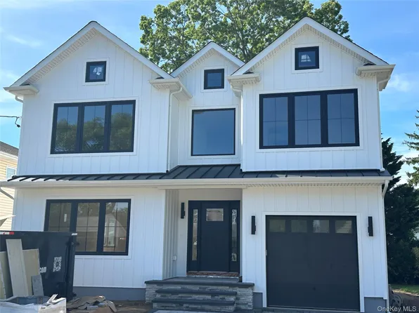 3986 William Street, Seaford, NY 11783