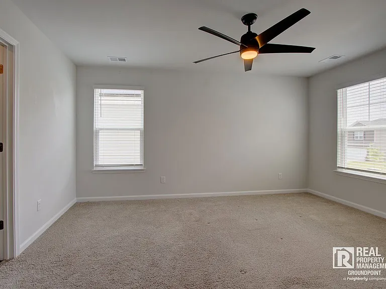 298 Watersglen Dr — Photo 13