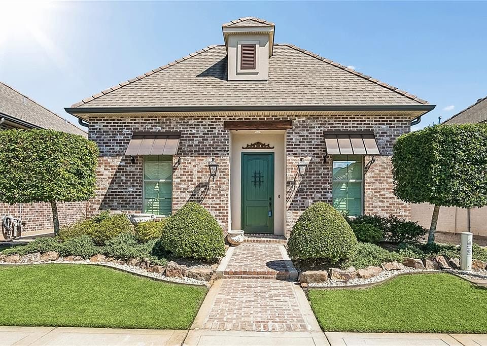 1st image of 525 Rue Jardins