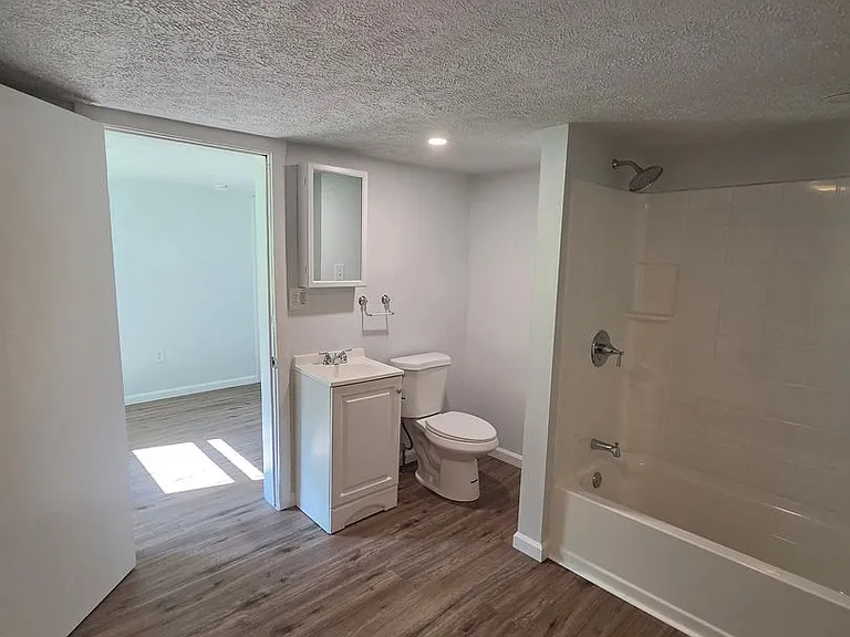 1735 W 8th St — Photo 7