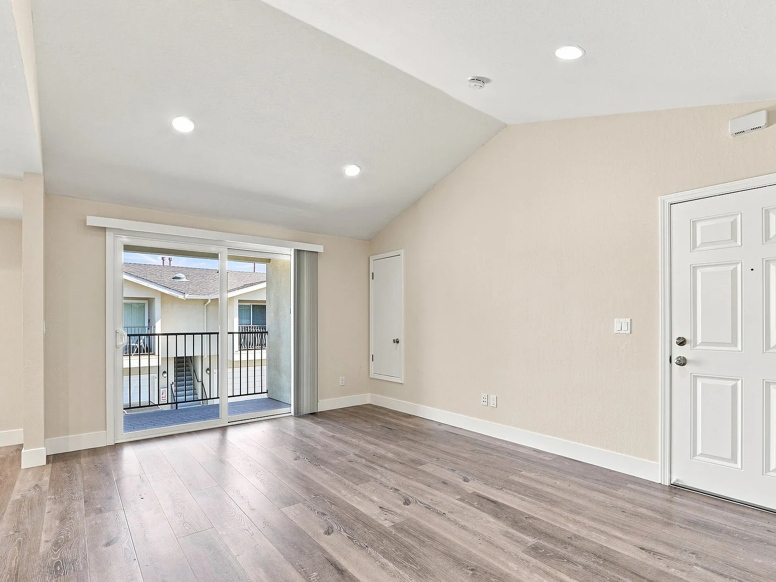 2 bed, 995 sqft, $3,250 — Photo 4