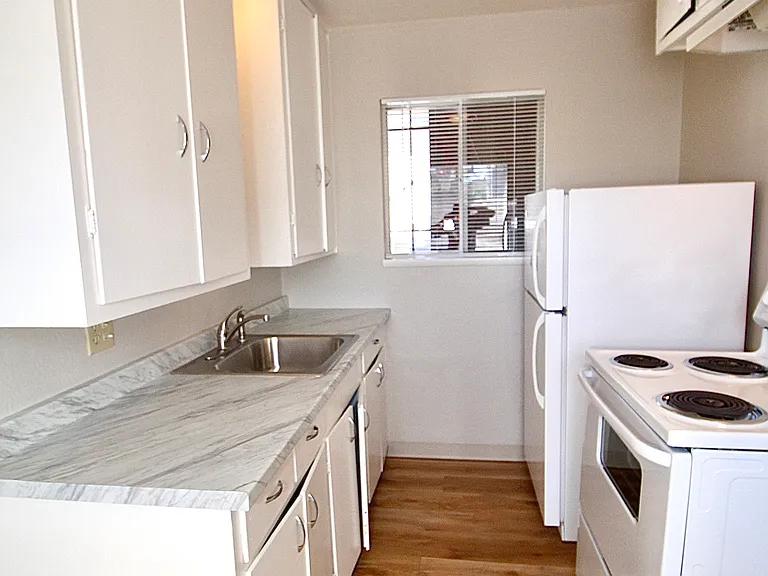 539 Callan Ave #B — Photo 6