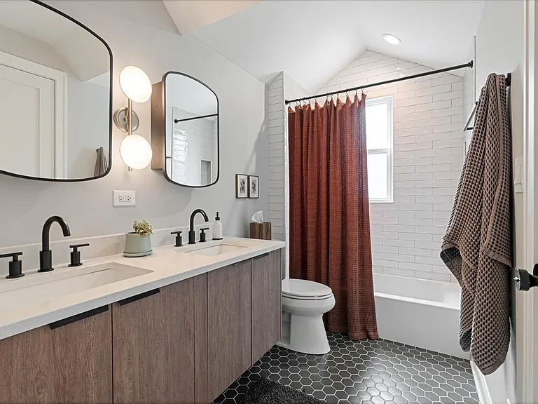 3247 N Central Park Ave #2 — Photo 23