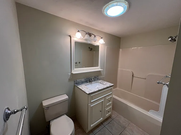 1135 Washington St #4 — Photo 9