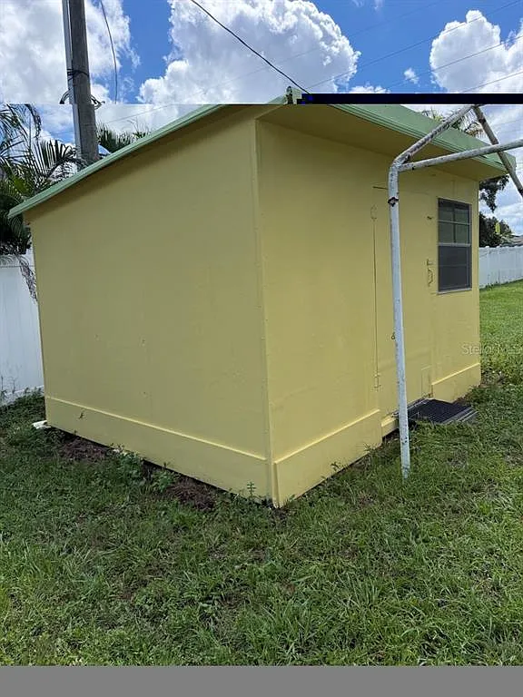 3 bed, 2.0 bath, 2382 sqft, $3,200 — Photo 3