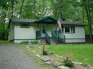 Hemlock Dr, Dingmans Ferry, PA 18328