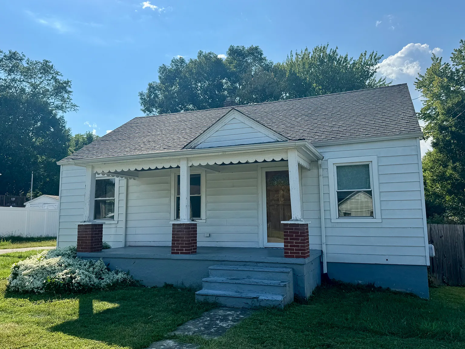 3 bed, 1049 sqft, $1,445 — Photo 2