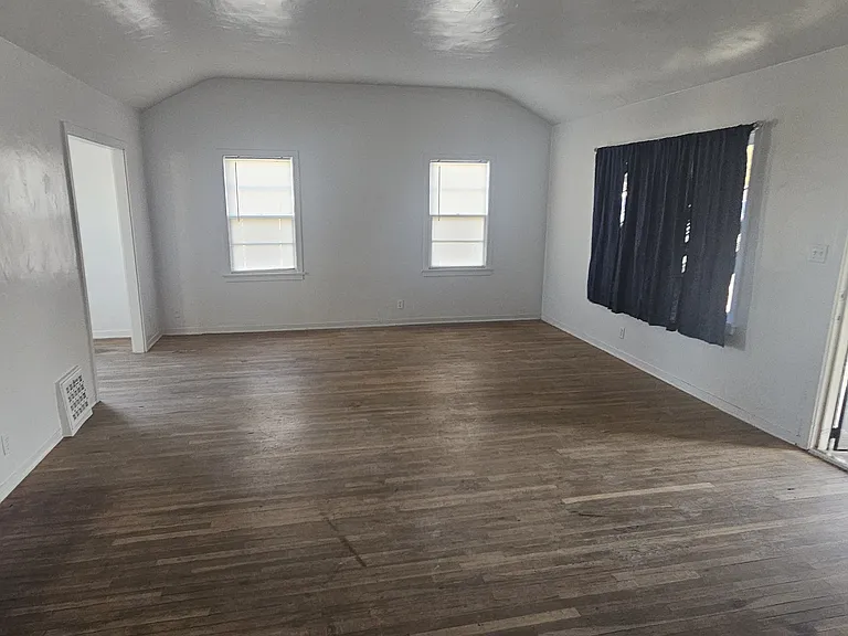 225 E Fredricks St — Photo 6