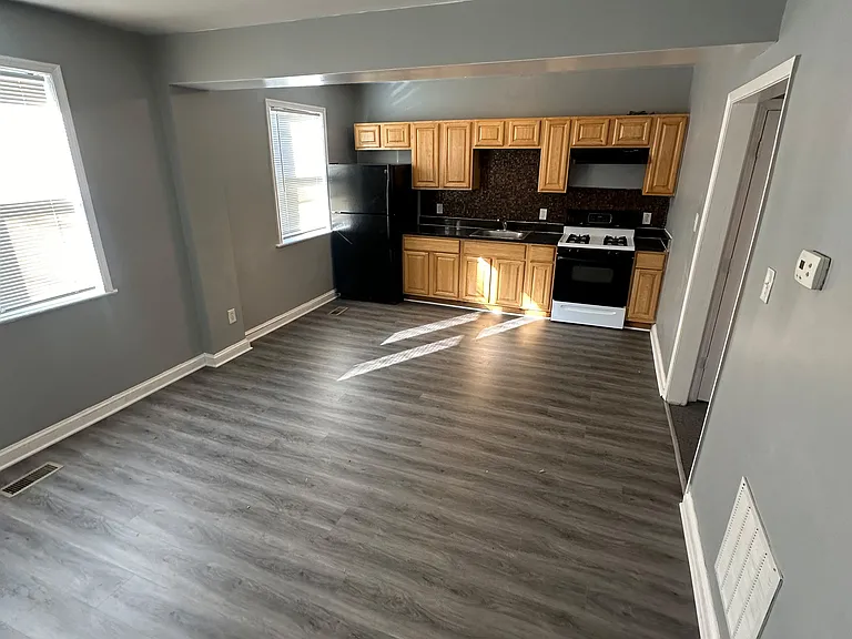 3703 W Franklin St — Photo 5