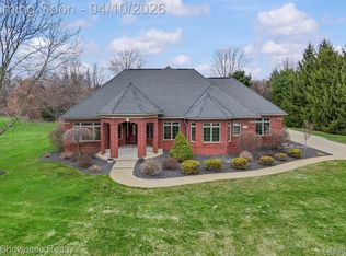 2901 Vero Dr, Highland, MI