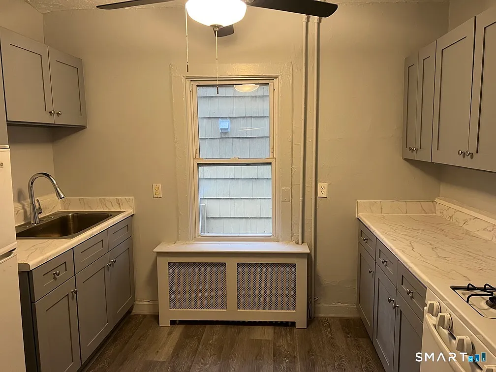 3 bed, 1400 sqft, $2,500 — Photo 4