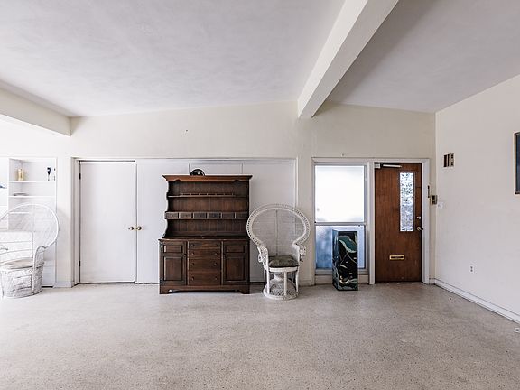 5th image of 681 Sharon Cir