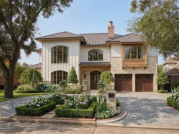 4th image of 16407 Agusta Ct