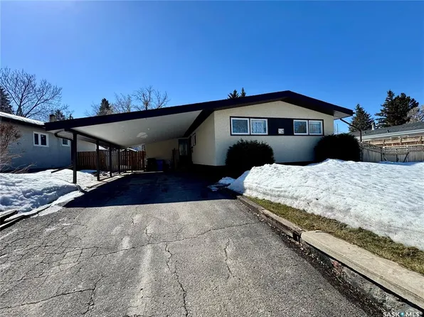 703 Agnew STREET, Prince Albert, SK S6V 2P2