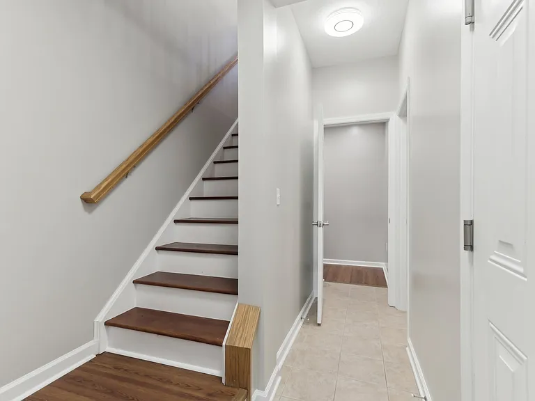 103 Lakeview Ct — Photo 16