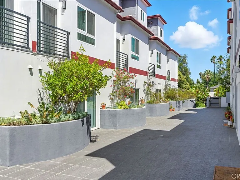 4461 Tujunga Ave #102 — Photo 41