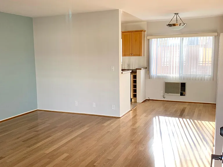 962 Granville Ave #9 — Photo 4