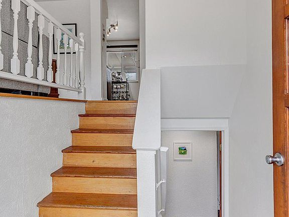 3rd image of 4120 Aurora Ave