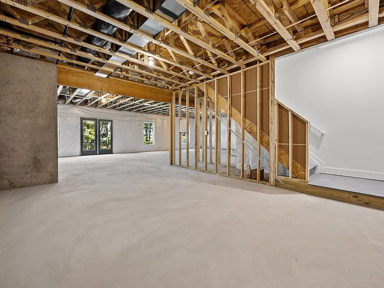 104 Alabaster Ln — Photo 34