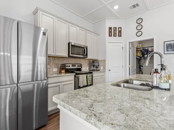 105 Balsam St, Hutto, TX 78634