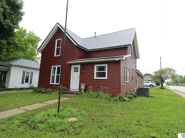 548 11th St, Pawnee City, NE 68420