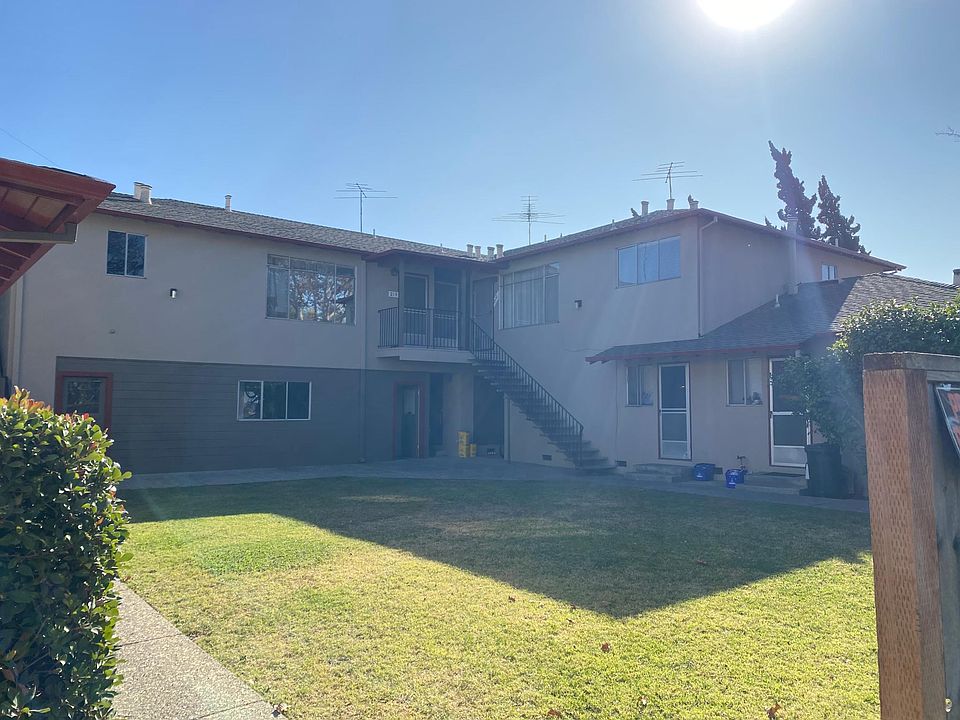 1st image of 210 El Carmelo Ave