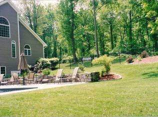 32 Smoke Ridge Dr, Sherman, CT 06784
