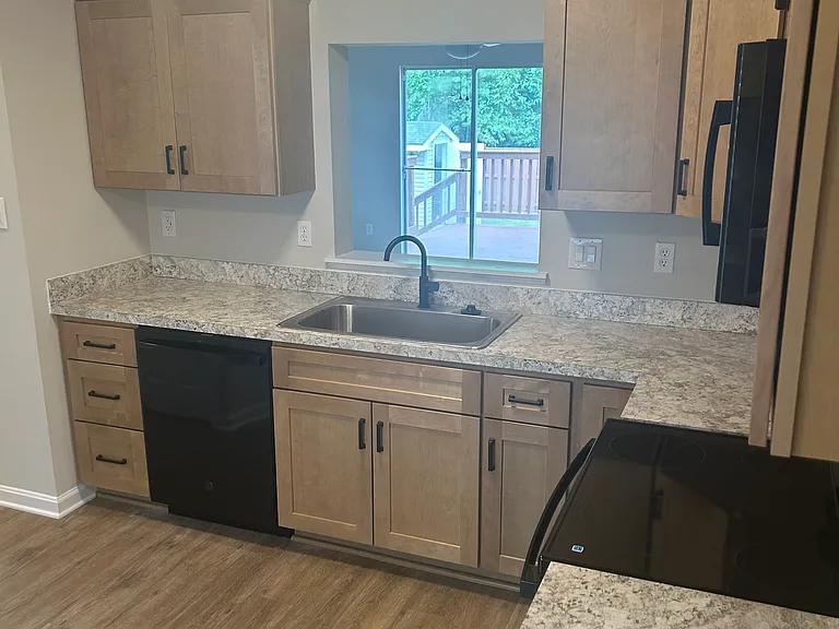 501 Georgetowne Ct — Photo 2