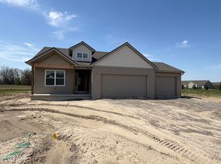 1307 Limerick Ln, Waterville, OH 43566