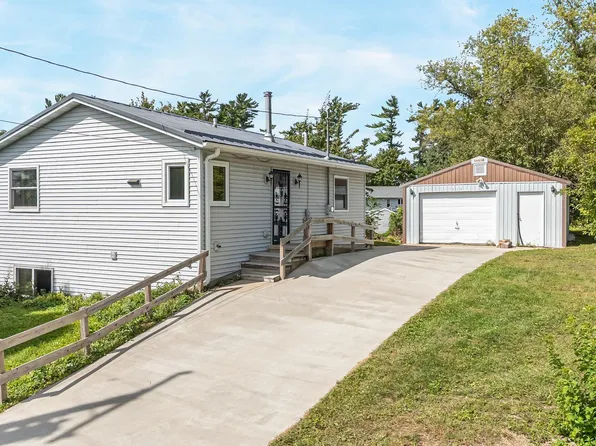 515 N Nash St, Hortonville, WI 54944