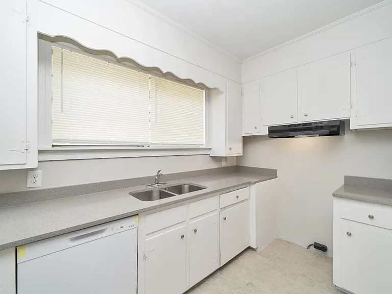 419 Gladys St — Photo 18