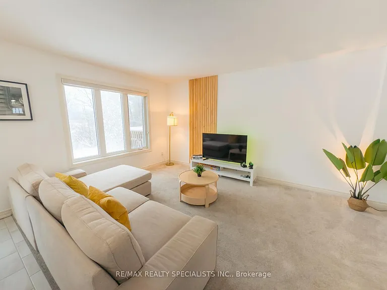 46 Haney Dr — Photo 3