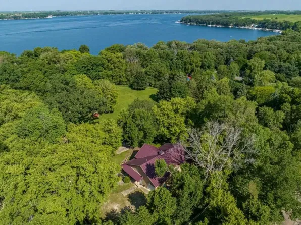 5104 Lake Shore Dr, Okoboji, IA 51355