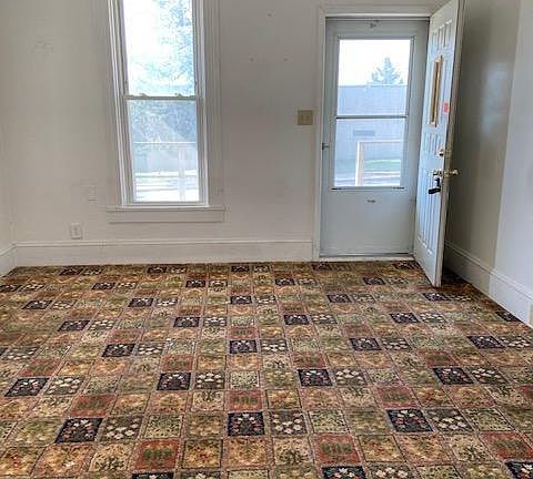 3rd image of 221 Avenue G