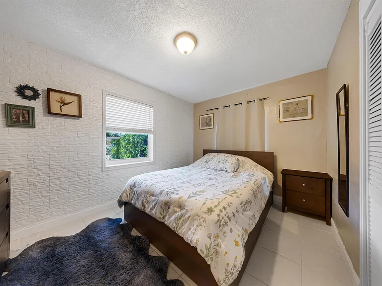2326 Harding St — Photo 18