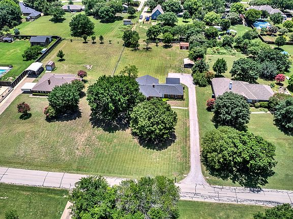 5th image of 14000 Red Wood Cir N