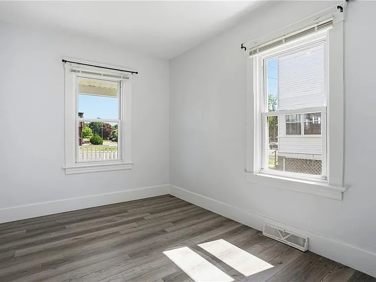 1009 Willett Ave E — Photo 18