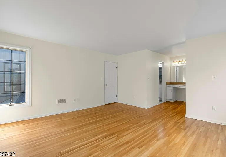 10 Shelley Pl — Photo 18