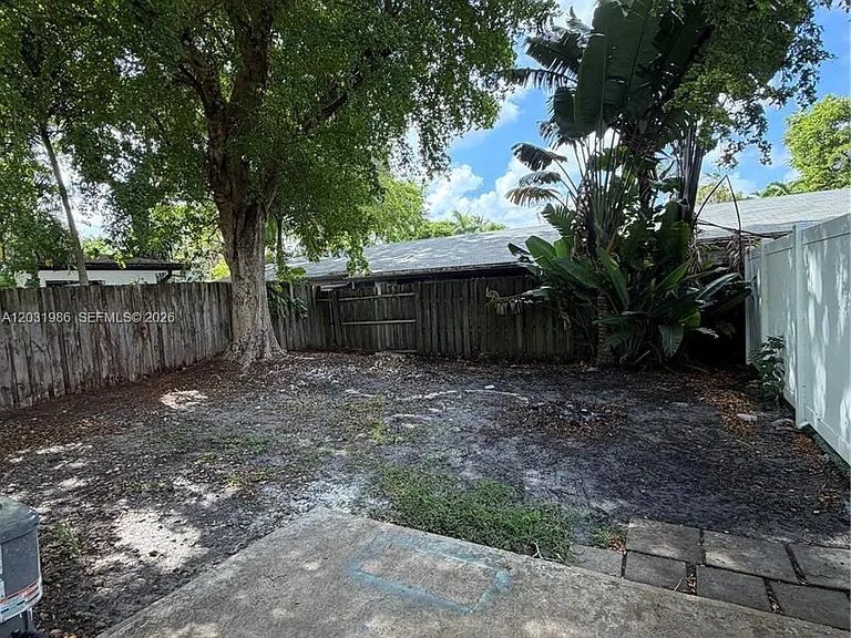 1831 SW 24th St #W — Photo 13