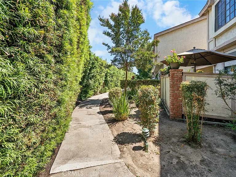 7100 Balboa Blvd #803 — Photo 3