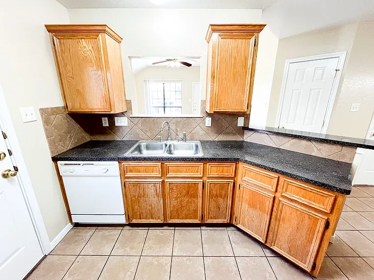 1303 Nicholas Cir #B — Photo 10