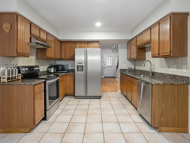 1347 Rose Blvd — Photo 7