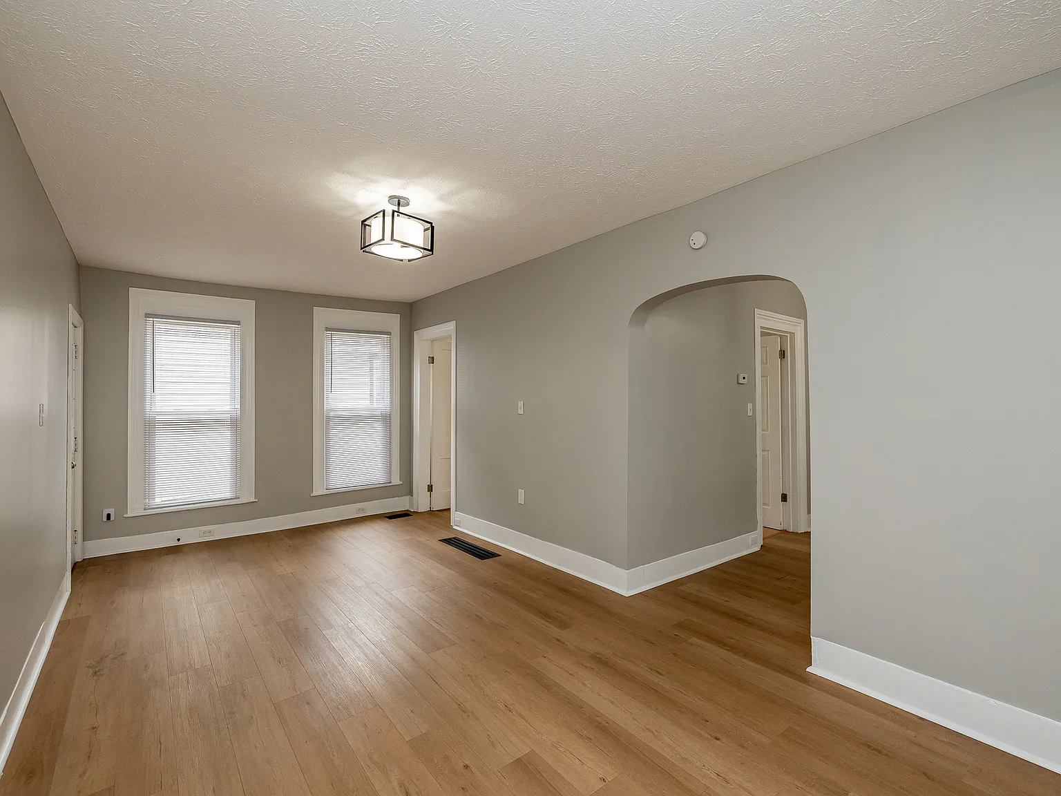 Spacious 1 bedroom near Metro Health — Photo 4